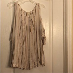 *3/$25* *NEW* Max Studio Cold Shoulder Blouse
